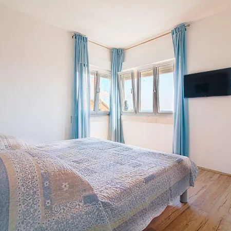 Nella Apartman *