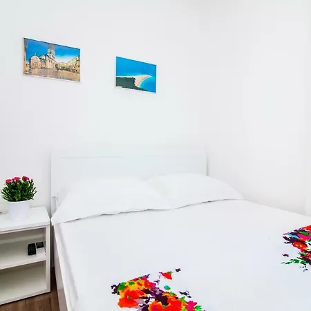 Nella Apartman *